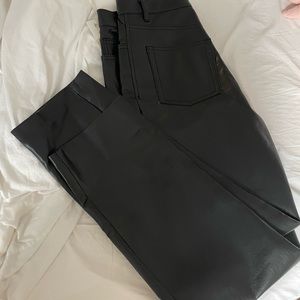 NWOT Aritzia Melina Pant in Black